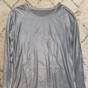 Lululemon Emerald Long Sleeve Top in Shine - Size: 6